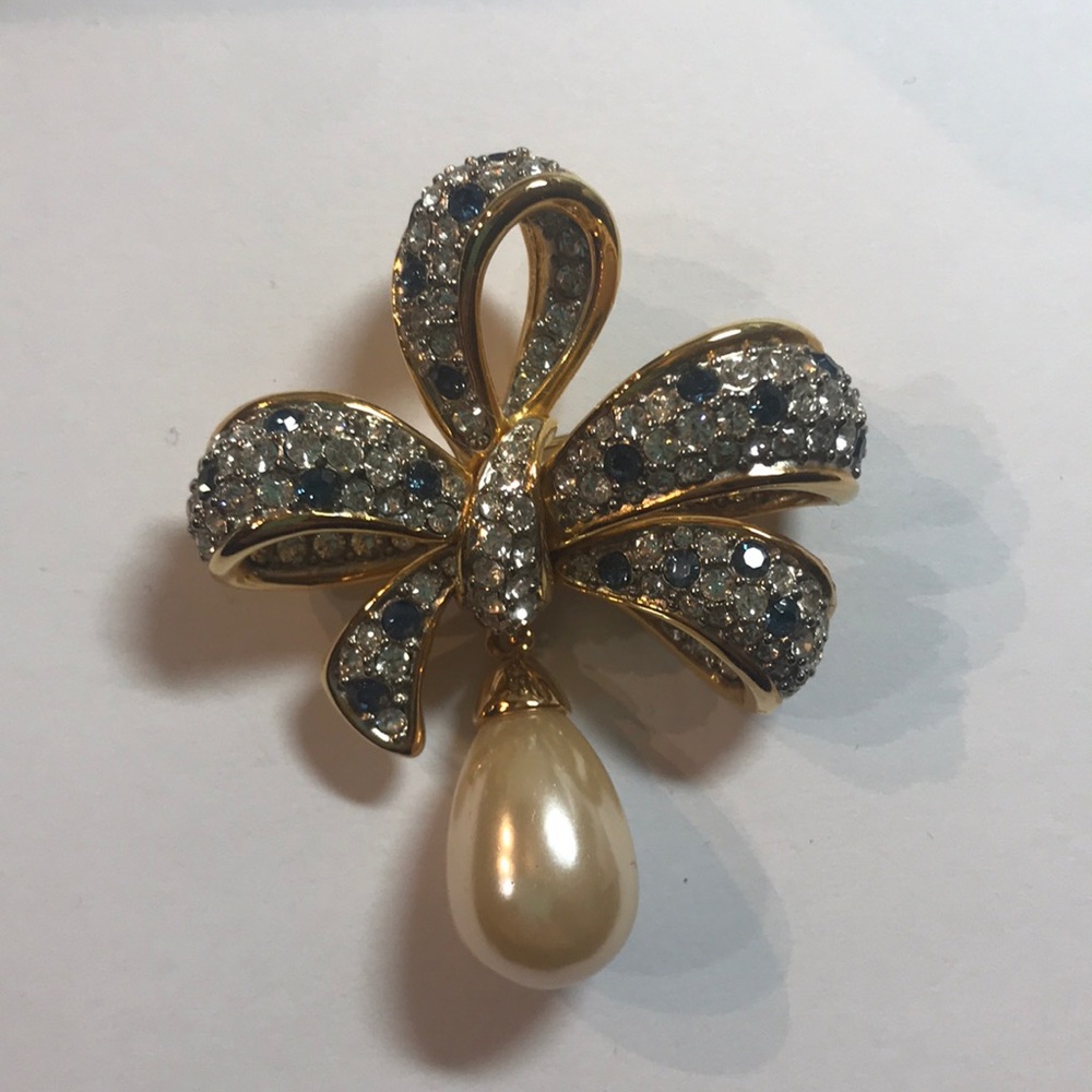 Joan Rivers pave sapphire bow brooch pearl drop